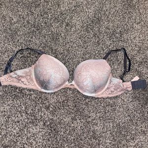 Victoria’s Secret Dream Angels Push-up Bra in Silver Lace with Pink and Grey